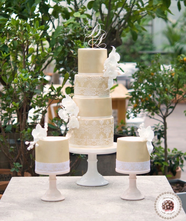 damask-orchid-wedding-cake-tarta-de-boda-mericakes-melia-sky-flores-de-azucar-sugarcraft-fondant-cake-designer-monogram-barcelona-wedding-platano-canela-bridal-satin-59
