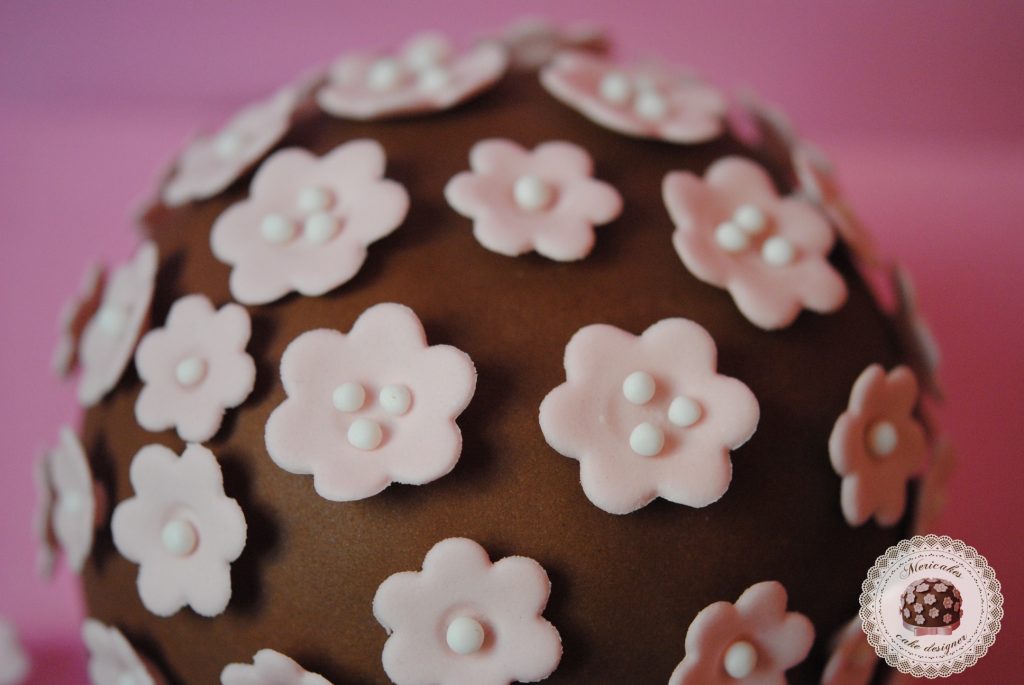 tarta-primavera-logo-mericakes-mericakes-tarta-sugarcraft-cake-sugarflowers-barcelona-cake-decorating-tartas-decoradas-nata-con-fresas