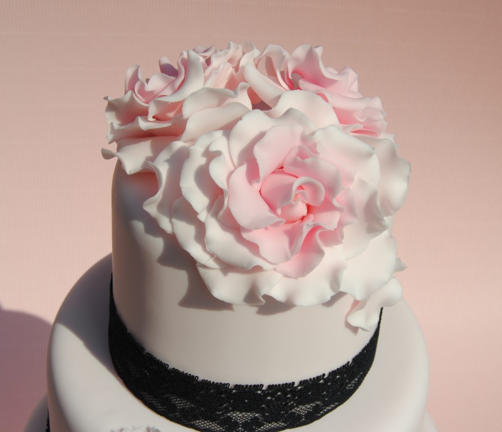 "weddingcake pink in love"