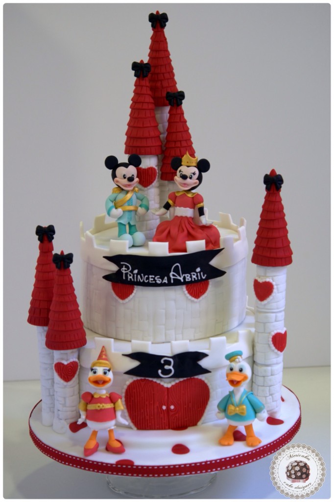 Tarta castillo Disney, Minnie, Mickey, Donald, Daisy, Barcelona, Fondant, mericakes, cake, tartas infantiles, tartas Barcelona, tartas decoradas, tartas fondant, sugarcraft, catle, modelado, repostería creativa. 