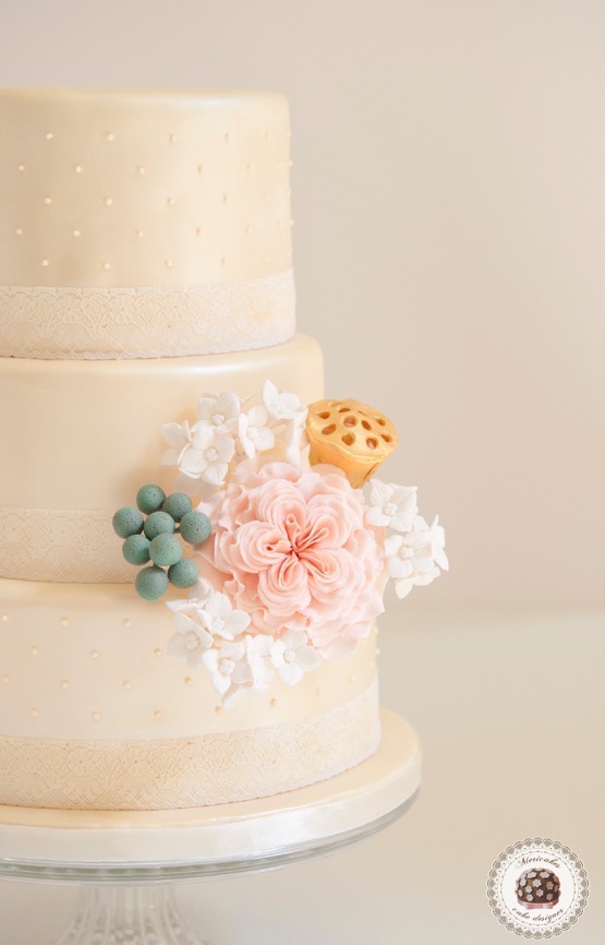 tarta-de-boda-tartas-barcelona-mericakes-fondant-sugarcraft-english-rose-pastel-wedding-cake-barcelona-weddings-dots-lace-hydrangea-sugarflowers