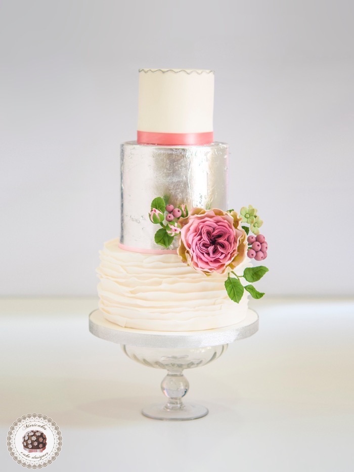 master-class-mericakes-tartas-de-boda-curso-fondant-tartas-decoradas-flores-de-azucar-pan-de-plata-ruffle-volantes-barcelona-wedding-cake-bodas-barcelona-wedding-inspiration