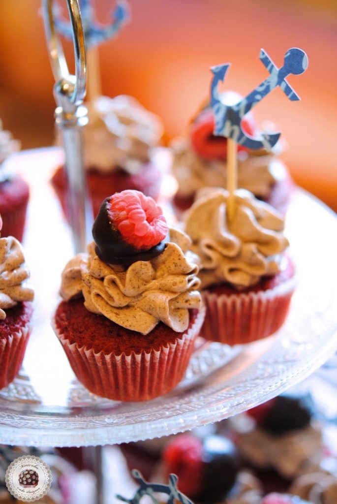 dessert-table-sweet-table-mesa-dulce-macarons-naked-cake-sea-sailor-sea-fresh-flowers-tarta-cupcakes-anchor-mericakes-13