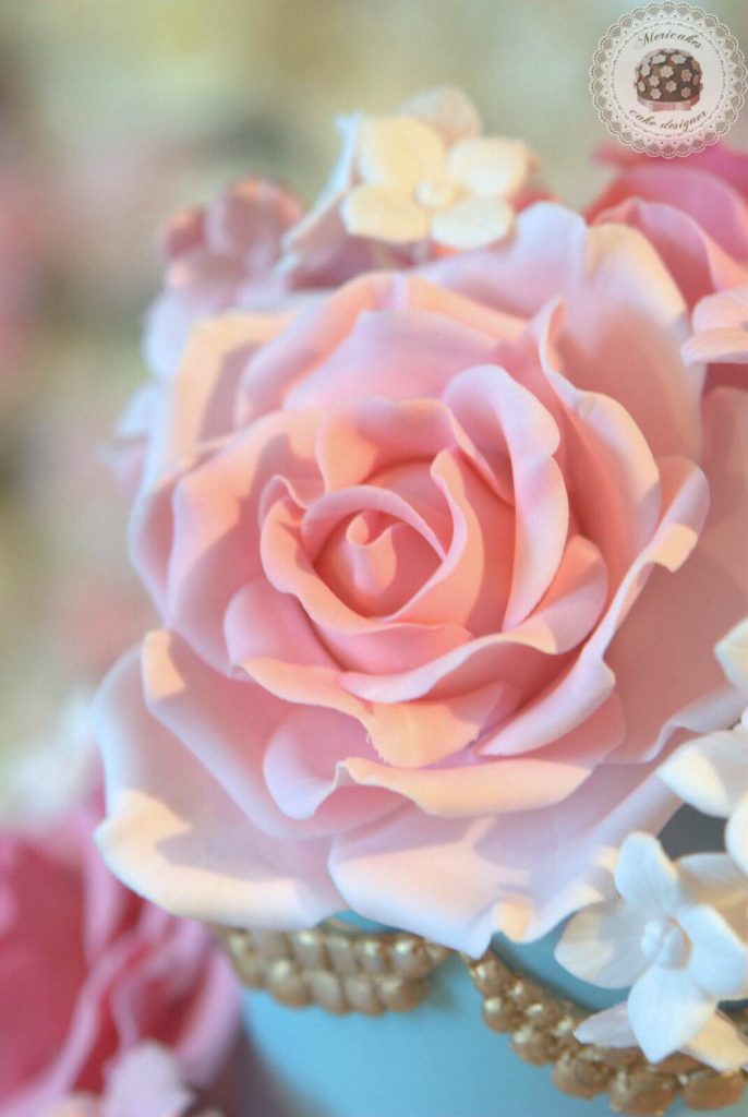 flores de azúcar personalizadas para pastel de boda