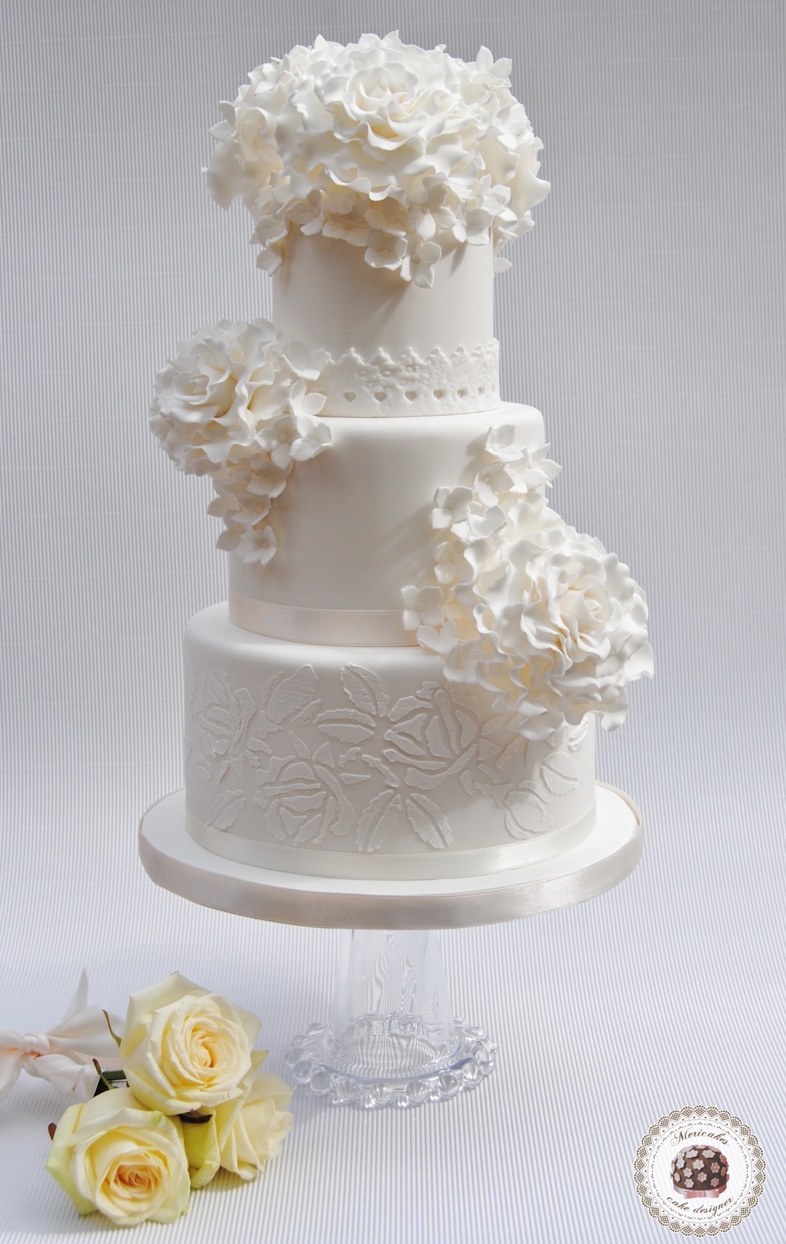 mericakes-tarta-de-boda-wedding-cake-tartas-decoradas-tartas-barcelona-pastel-fondant-rosas-flores-de-azucar-sugarflowers-sugarcraft-boda-spain-weddings-1