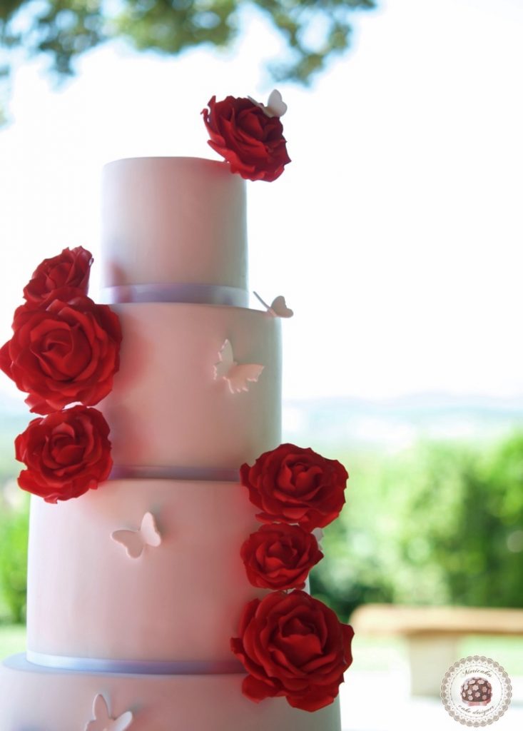 red-roses-wedding-cake-tartas-de-boda-pastel-rosas-bridal-cake-mericakes-real-wedding-barcelona-wedding-mas-de-sant-llei-sugar-flowers-cake-designer