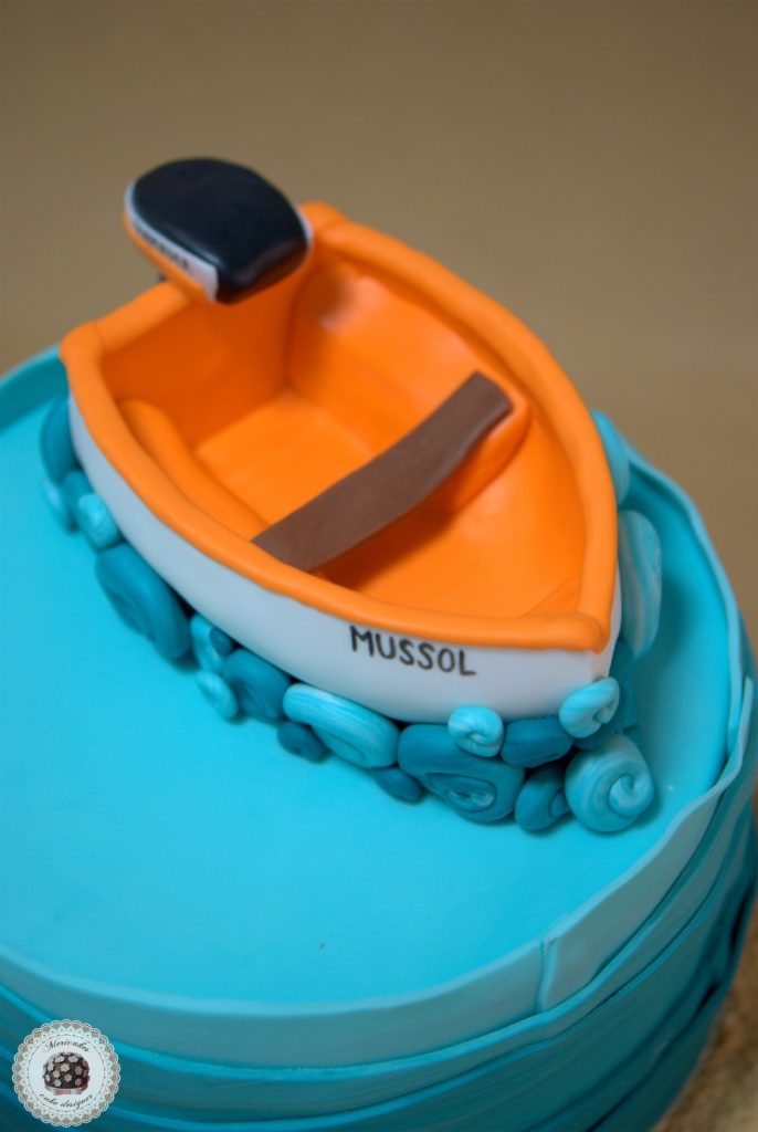 tarta-barca-boat-cake-pastel-mericakes-barcelona-tartas-personalizadas-fondant-vaixell-cumpleanos-reposteria-creativa-sugarcraft-ruffle-ombree-cake-degradado-1