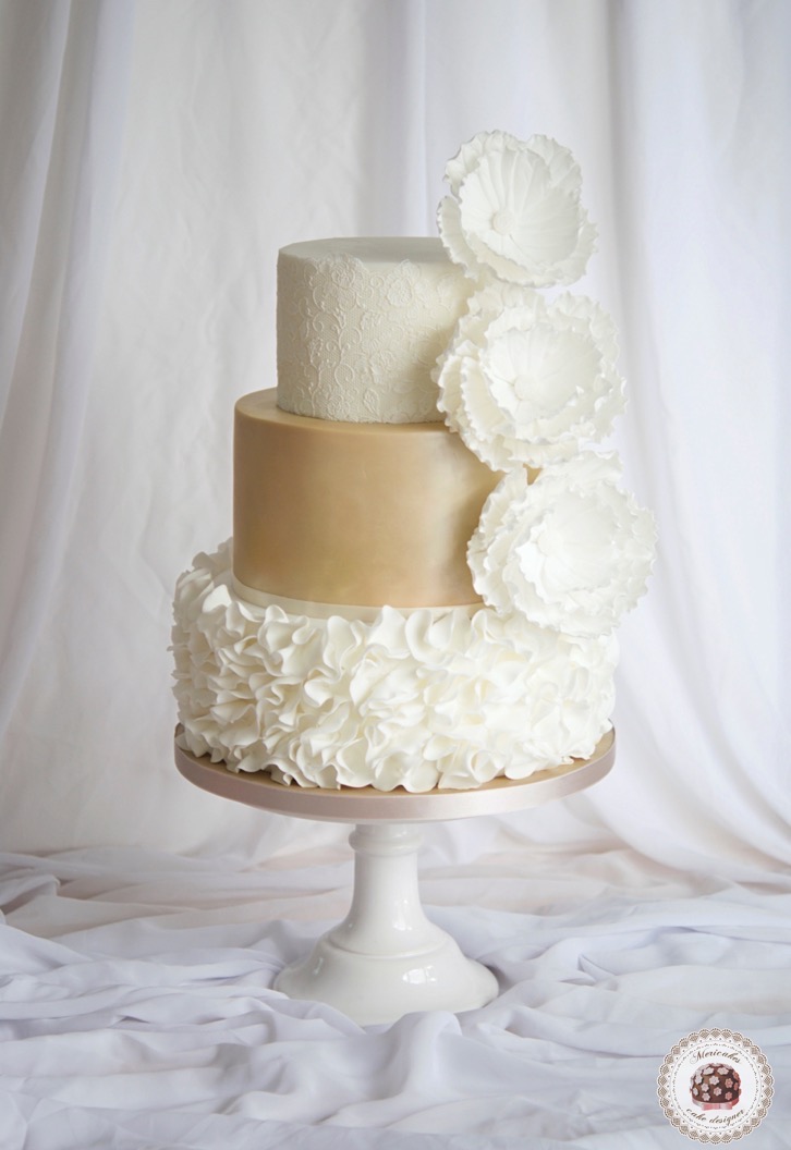 wedding-cake-tarta-de-boda-mericakes-lace-ruffle-barcelona-bridal-dress-sugarcraft-fondant-peony-chocolatefondant