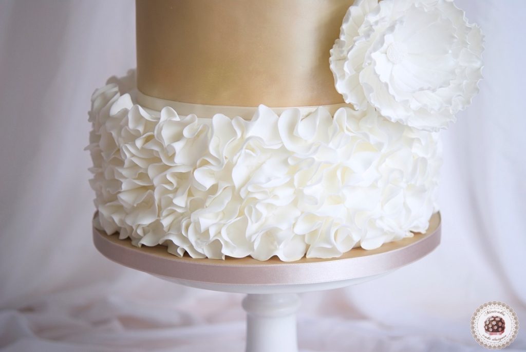 wedding-cake-tarta-de-boda-mericakes-lace-ruffle-barcelona-bridal-dress-sugarcraft-fondant-peony-chocolatefondant10