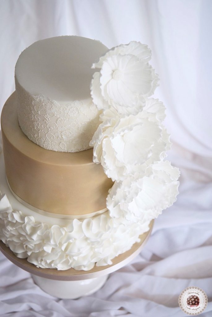 wedding-cake-tarta-de-boda-mericakes-lace-ruffle-barcelona-bridal-dress-sugarcraft-fondant-peony-chocolatefondant6
