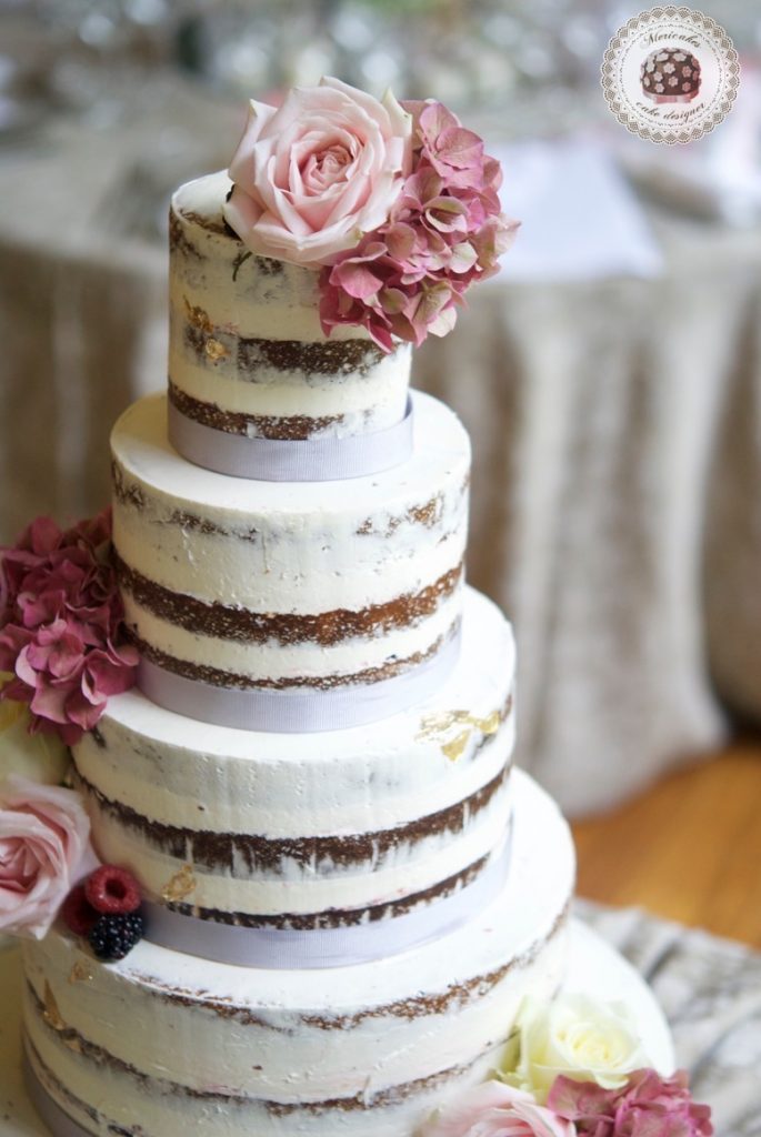 wedding-cake-tarta-de-boda-semi-naked-cake-mericakes-barcelona-bell-reco-tavola-fresh-flowers-almond-cake-wedding-inspiration-6