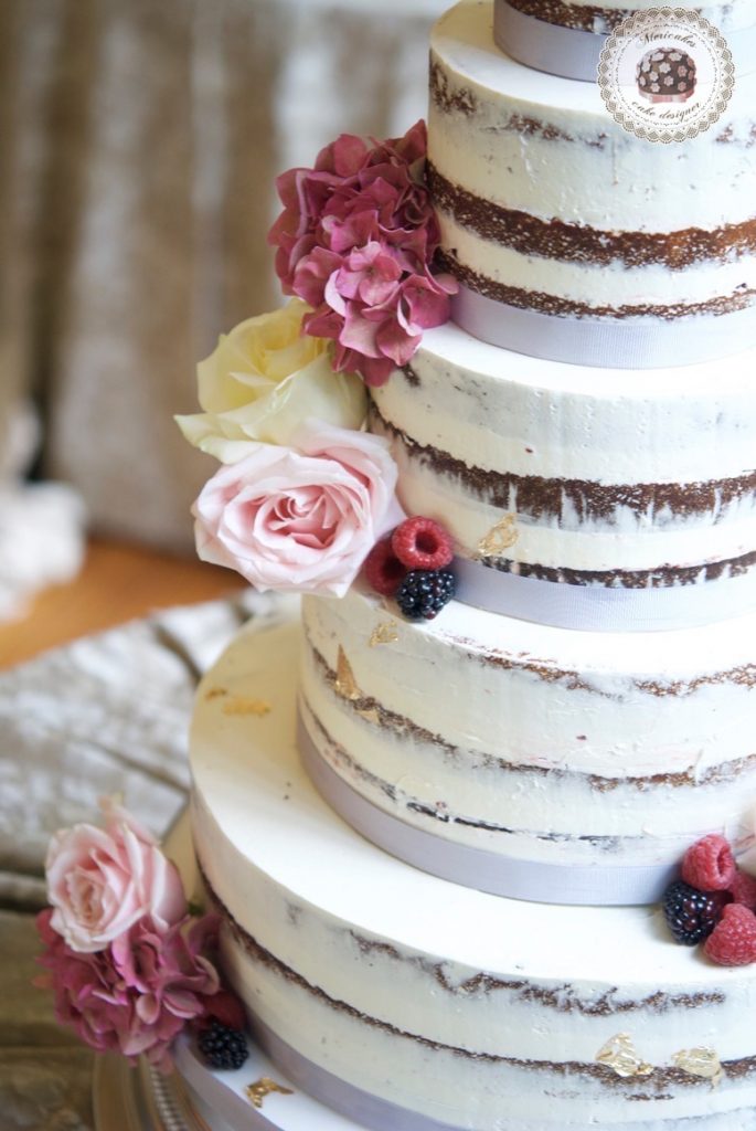 wedding-cake-tarta-de-boda-semi-naked-cake-mericakes-barcelona-bell-reco-tavola-fresh-flowers-almond-cake-wedding-inspiration-9