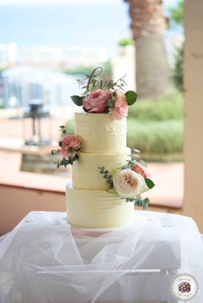naked-cake-tarta-de-boda-wedding-cake-mericakes-barcelona-boda-topper-wedding-inspiration-roses-fresh-flowers-pastel-de-boda-wedding-planner-event-planner