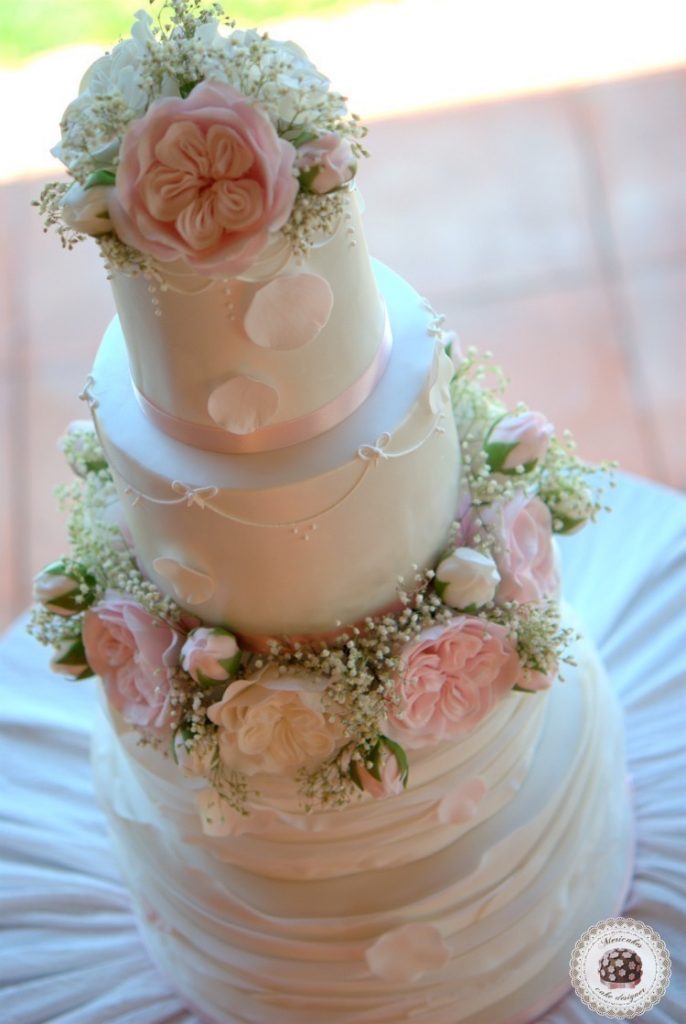 tarta-de-boda-wedding-cake-romantic-roses-sugarflowers-mericakes-mas-de-sant-llei-barcelona-weddings-english-roses-ruffle-wedding-inspiration