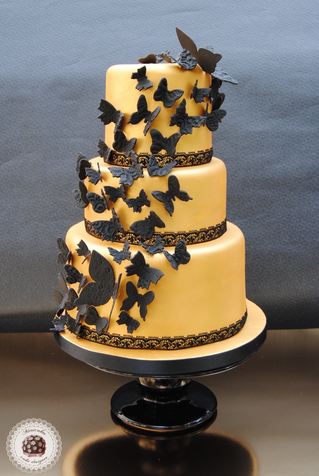 tarta-mariposas-dorado-encaje-negro-oro-weddingcake-fondant-pasta-de-azucar-sugarcraft-sugarpastemericakes-2