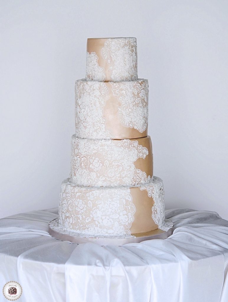 tarta-vestido-de-novia-pronovias-verna-tarta-de-boda-wedding-cake-lace-encaje-mericakes-barcelona-mas-de-sant-llei-red-velvet-cake-decorating-cake-designer-fondant-sugarcraft-sugarart