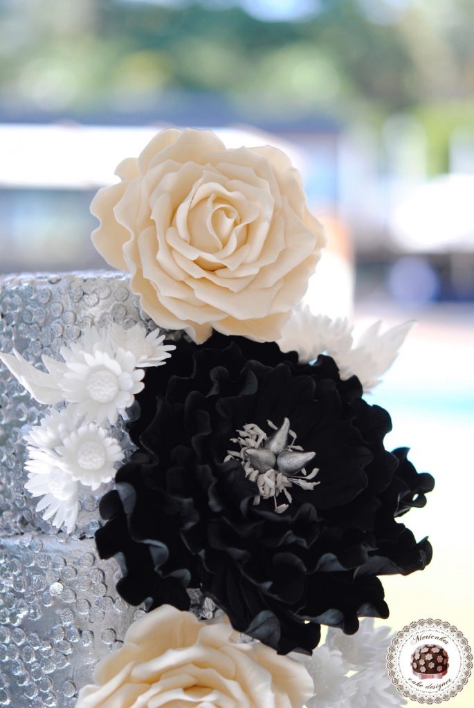 wedding-cake-mericakes-cake-designer-sugarart-fairmont-hotel-fondant-silver-lentejuelas-rose-peony-black-white-barcelona-bridal-cake-chocolate-red-velvet-1