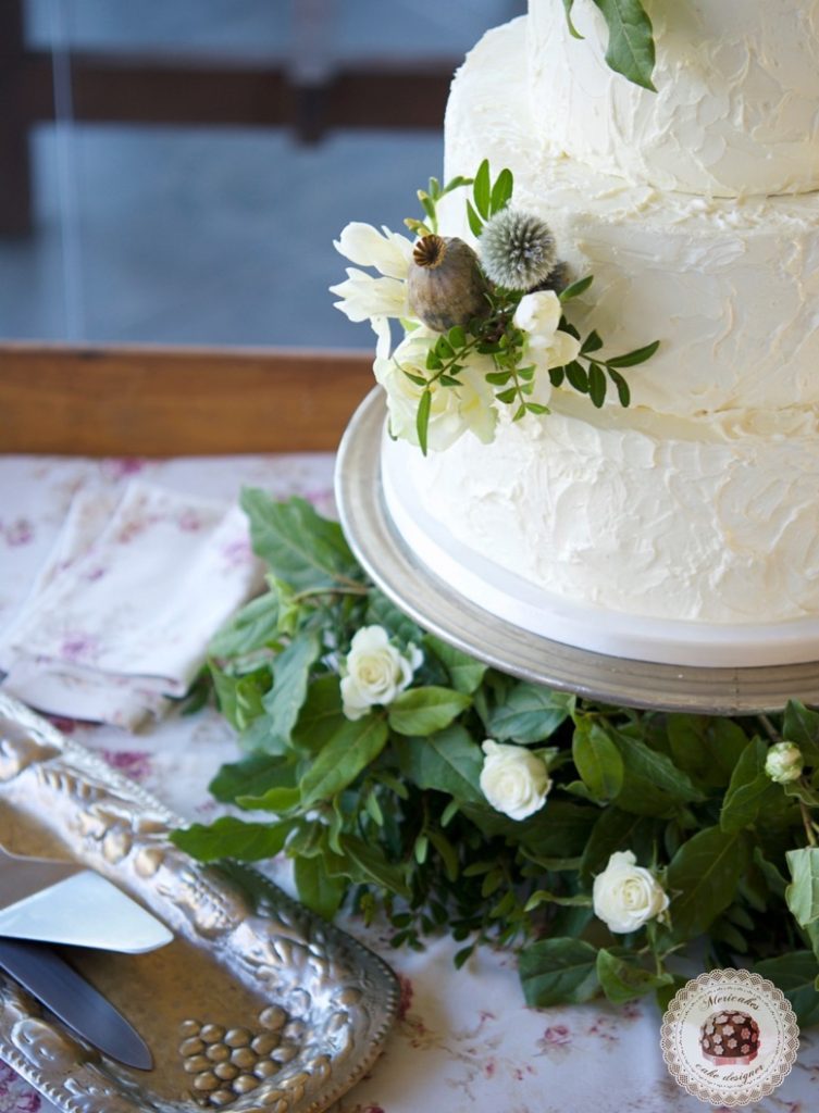 wedding-cake-semi-naked-cake-tarta-de-boda-mericakes-pastel-wedding-inspiration-barcelona-wedding-wedding-flowers-pistachio-raspberry