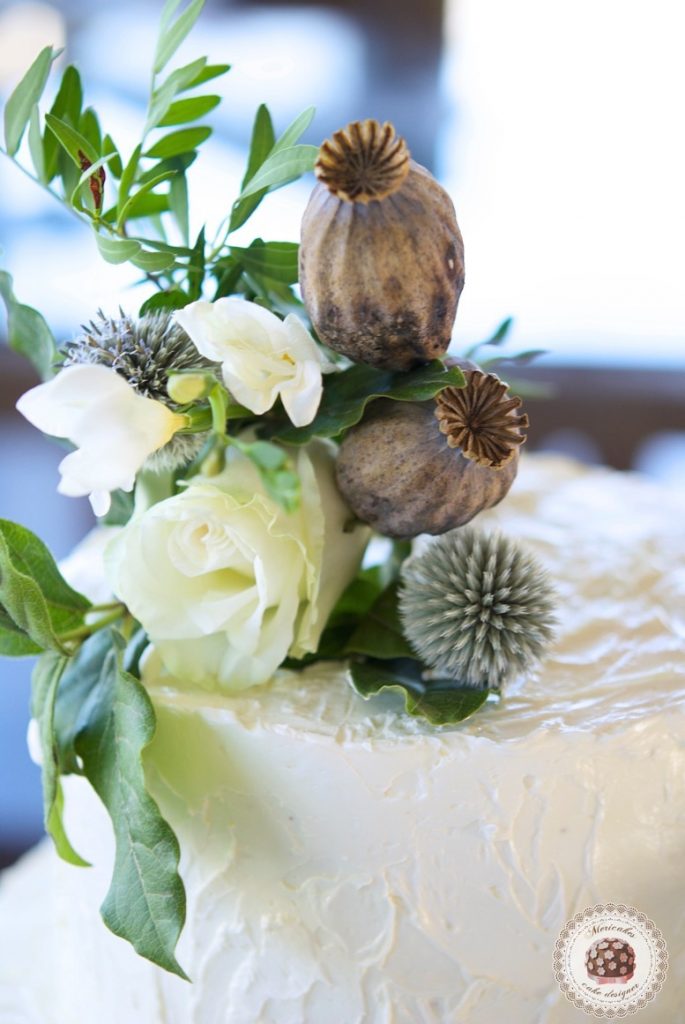 wedding-cake-semi-naked-cake-tarta-de-boda-mericakes-pastel-wedding-inspiration-barcelona-wedding-wedding-flowers-pistachio-raspberry-1