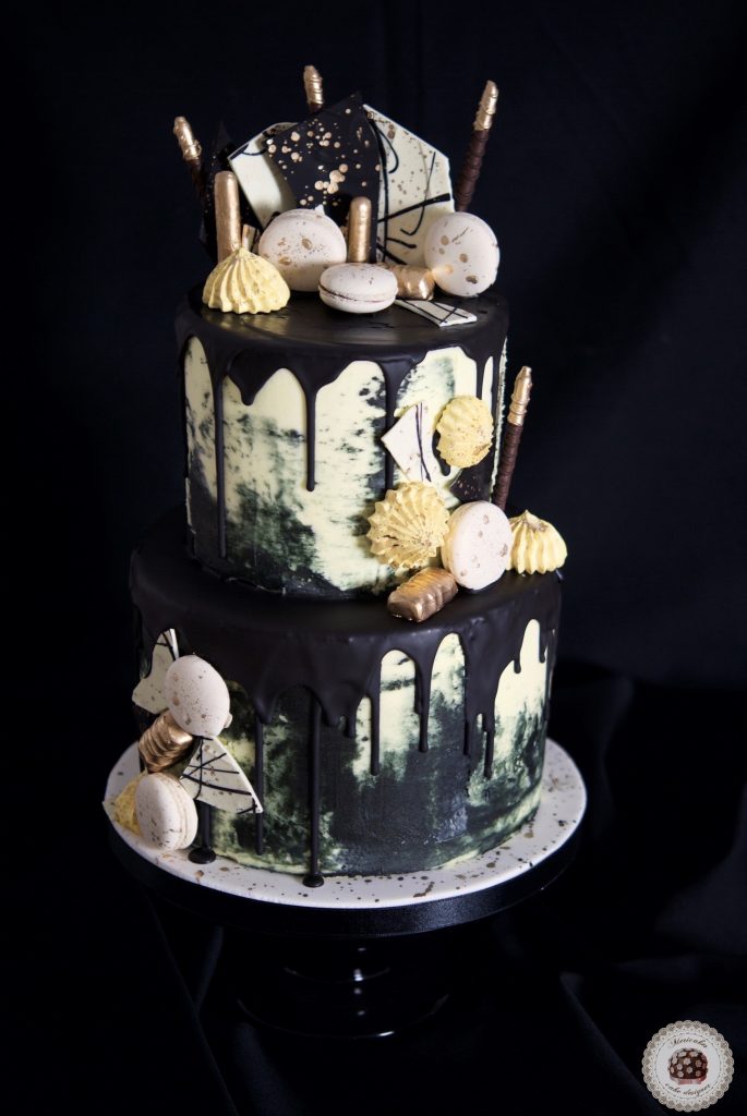 drip-cake-cream-cake-tartas-decoradas-reposteria-creativa-mericakes-barcelona-macarons-black-and-gold-kiss-meringue-birthday-cake-pastel-1