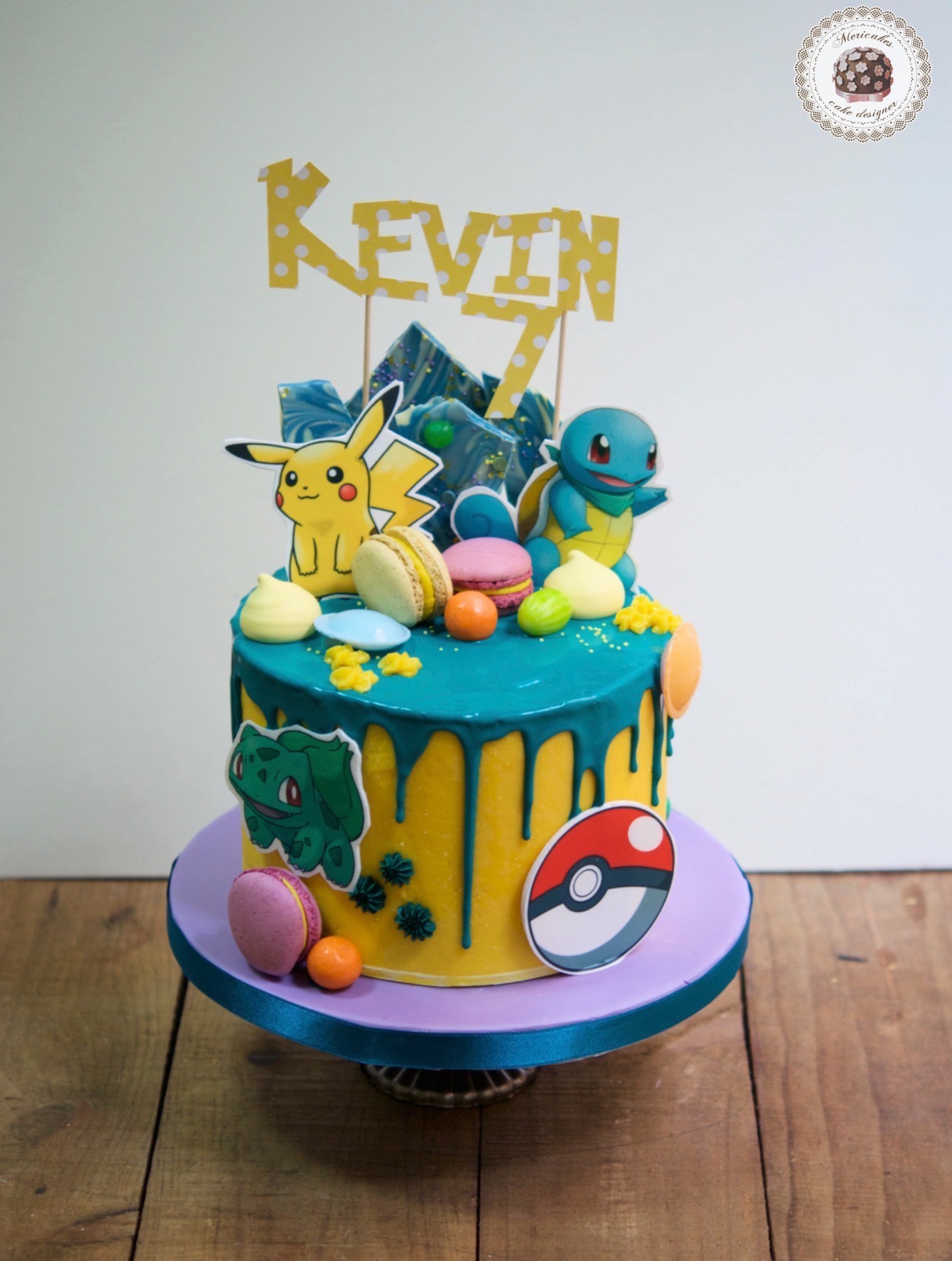 drip-cake-pokemon-pikachu-bulbasaur-charmander-tartas-decoradas-mericakes-barcelona-macarons-chocolate-pastel-de-cumpleanos-tartas-personalizadas
