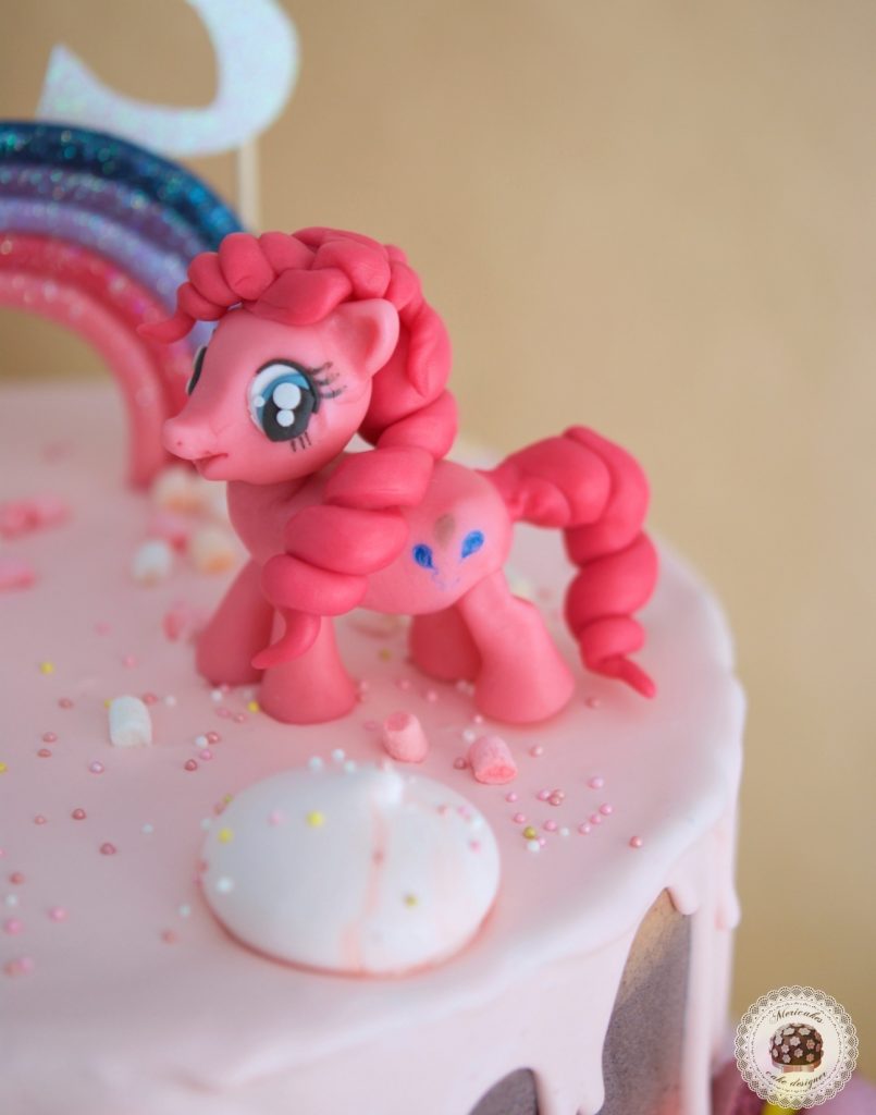 drip-cake-tartas-decoradas-my-little-pony-pinkie-pie-mi-pequeno-pony-mericakes-chocolate-meringue-kisses-pink-cake-pastel-de-cumpleanos-tartas-personalizadas-reposteria-creativa-1