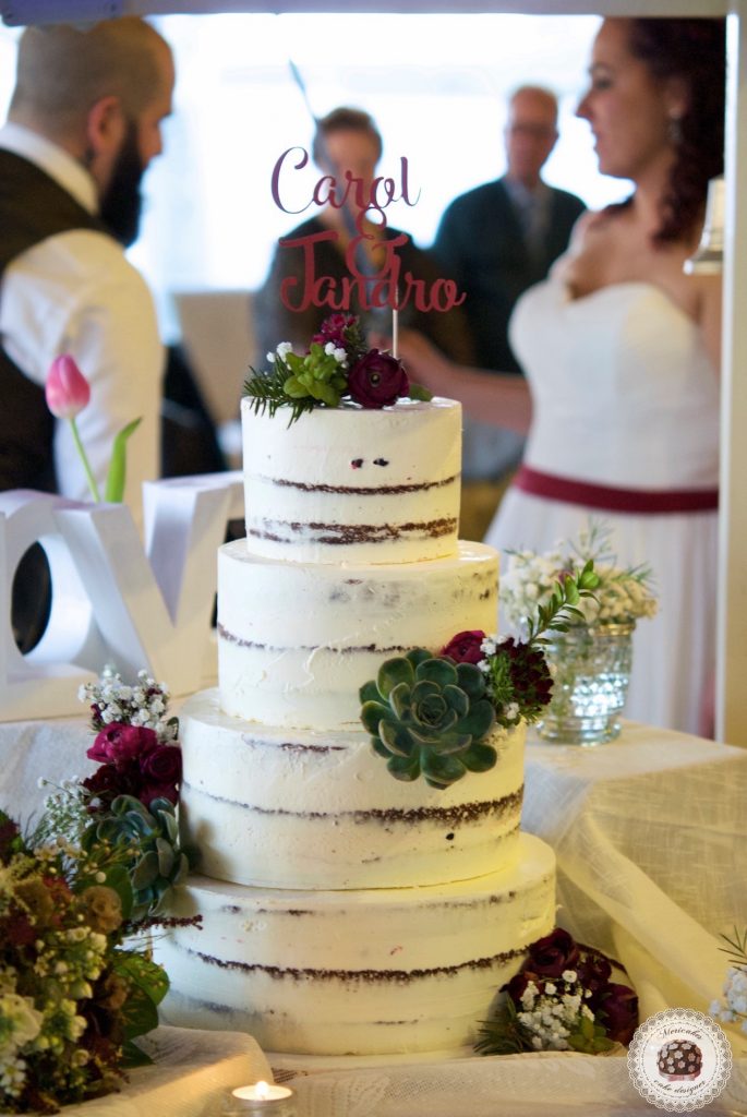 Wedding cake, tarta de boda, naked cake, semi naked, mericakes, just married, espai can pages, spain wedding, carol y jandro, just married, red velvet 3