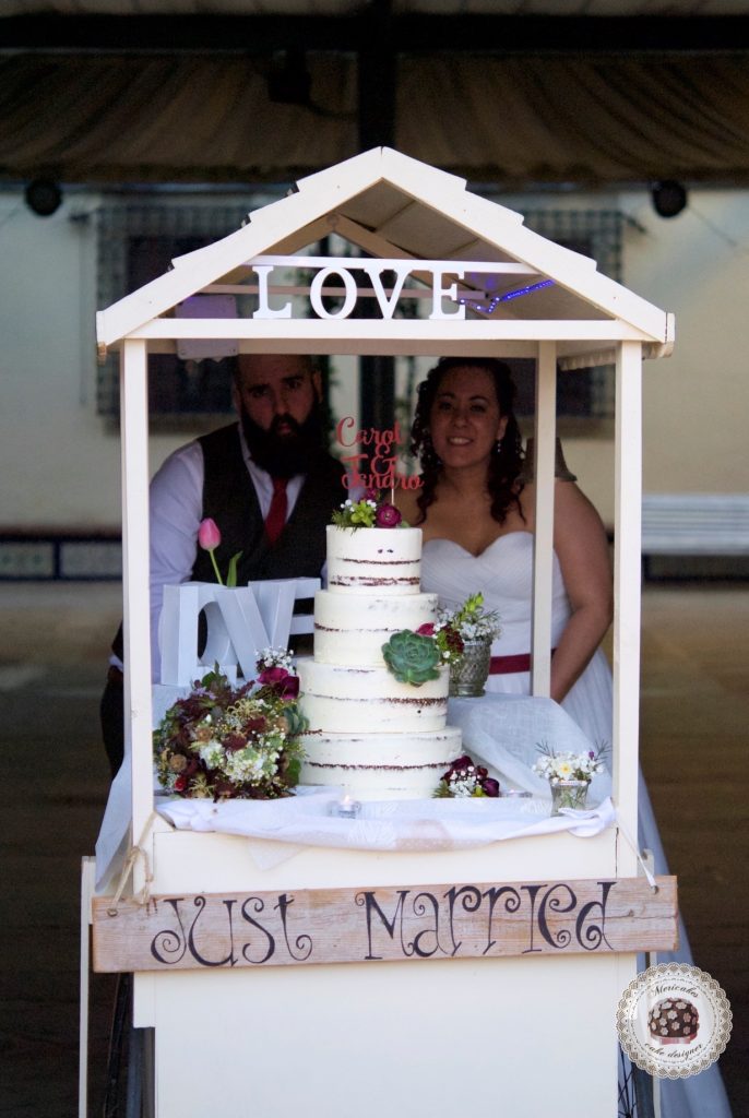 Wedding cake, tarta de boda, naked cake, semi naked, mericakes, just married, espai can pages, spain wedding, carol y jandro, just married, red velvet