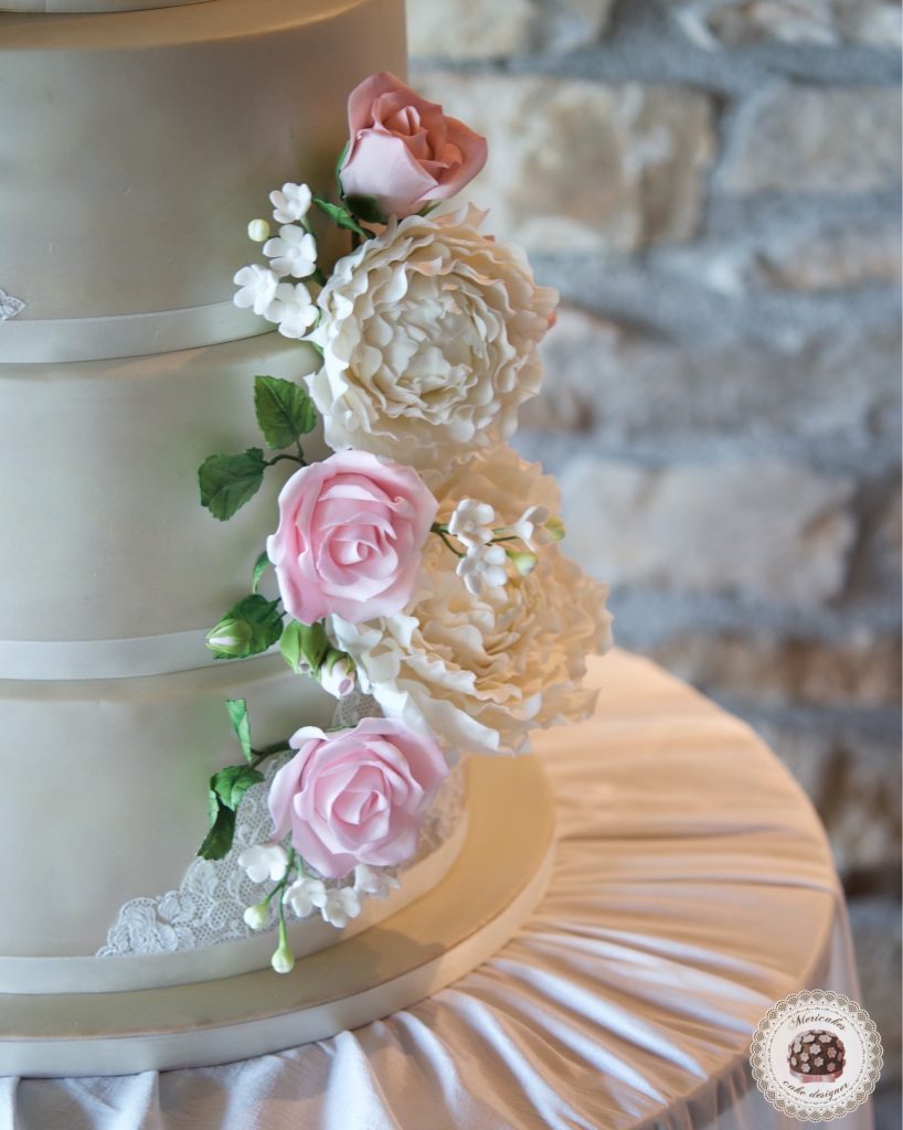Wedding cake, fondant cake, lace, tartas de boda, tortas, mericakes, barcelona, peony, sugar flowers, flores de azucar, encaje, nude, pastry, pasteleria creativa, spain wedding, bodas reales 2