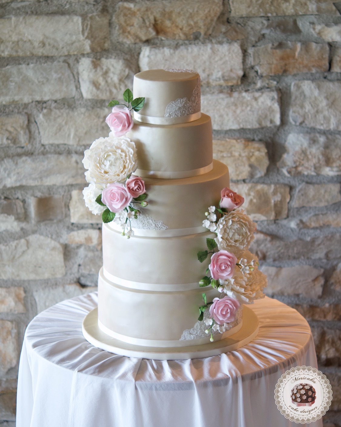 Wedding cake, fondant cake, lace, tartas de boda, tortas, mericakes, barcelona, peony, sugar flowers, flores de azucar, encaje, nude, pastry, pasteleria creativa, spain wedding, bodas reales