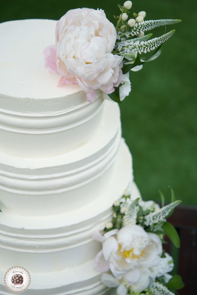Cream cake, wedding cake, tarta de boda, swiss buttercream, mericakes, convent de blanes, mediterranean sea, flowers cake, red velvet, spain wedding, peony 6