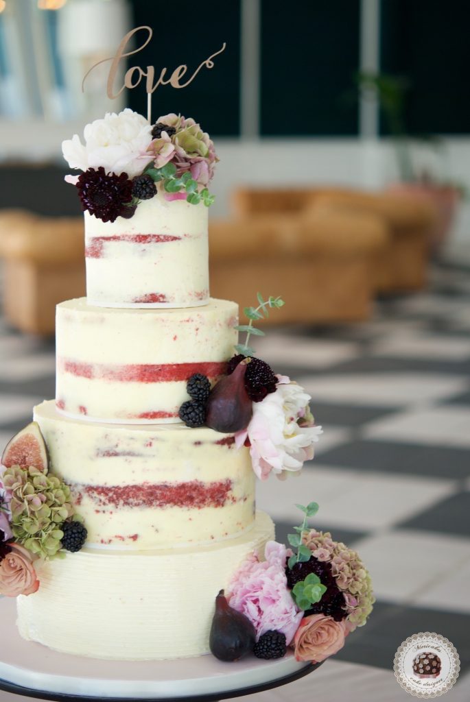 Semi naked cake, wedding cake, tarta de boda, red velvet, mericakes, esther conde catering, castell de sant marsal, flowers cake, peony, wedding cake topper, figs, blackberry, spain wedding 1