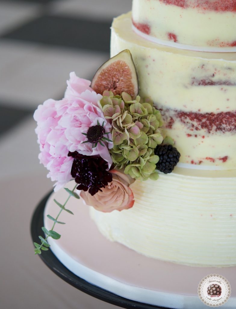 Semi naked cake, wedding cake, tarta de boda, red velvet, mericakes, esther conde catering, castell de sant marsal, flowers cake, peony, wedding cake topper, figs, blackberry, spain wedding 2