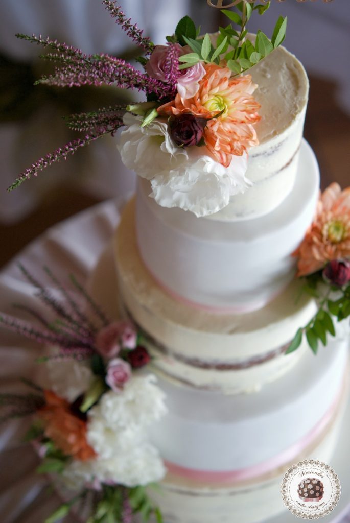 Cream & Fondant Wedding Cake