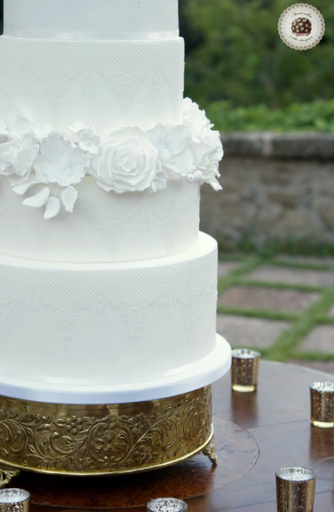 Lace & Blooms Wedding Cake, luxury wedding cake, tarta de boda, fondat cake, encaje, sugar flowers, mericakes, flores de azucar, tartas decoradas, soaring cakes, barcelona 3