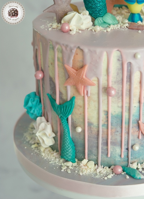 Sirenita Drip Cake