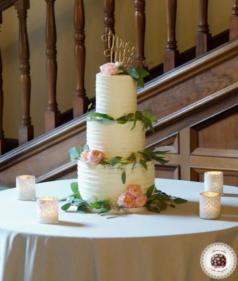 Peach roses Wedding Cake