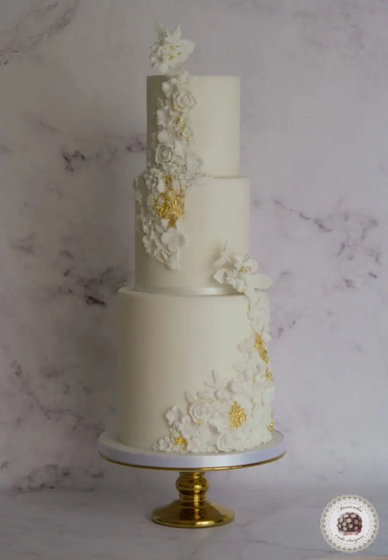 Relief and Gold Wedding Cake