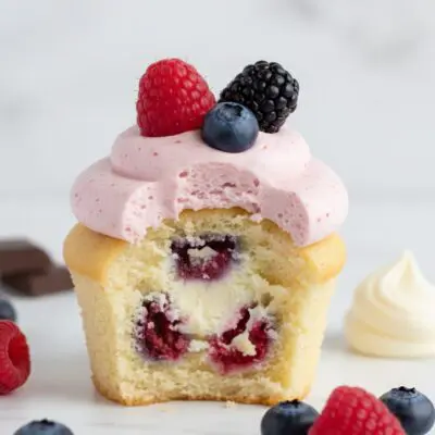 Berries cheese Cupcake, custom cupcakes barcelona, mericakes