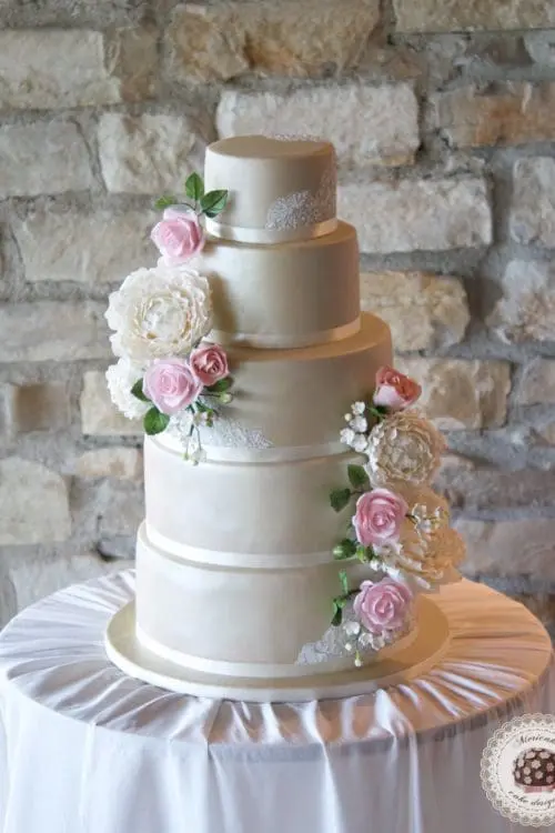 Wedding cake, fondant cake, lace, tartas de boda, tortas, mericakes, barcelona, peony, sugar flowers, flores de azucar, encaje, nude, pastry, pasteleria creativa, spain wedding, bodas reales