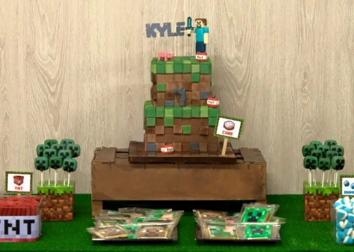 mesa-dulce-minecraft-dessert-table-candy-bar-barcelona-birthday-cake-cake-kid-cake-mericakes-chuches-cake-pops-cookies-galletas2