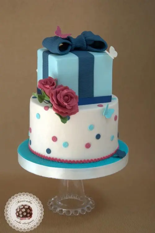 tarta-caja-regalo-bow-lazo-mericakes-reposteria-creativa-sugarcraft-pastel-barcelona-mariposas-fondant