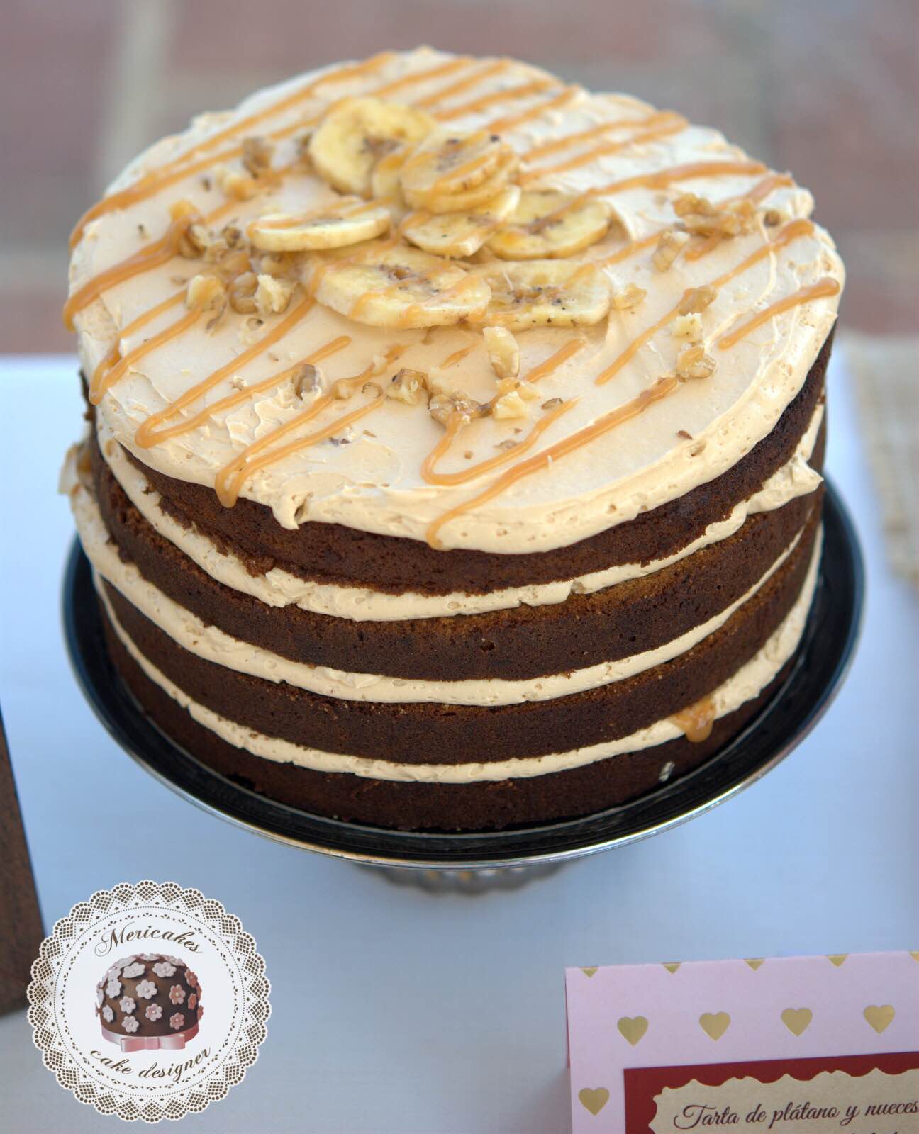 Tarta de plátano y canela con crema de dulce de leche (SIN GLUTEN, SIN  LACTOSA) - Mericakes - Cake Designer