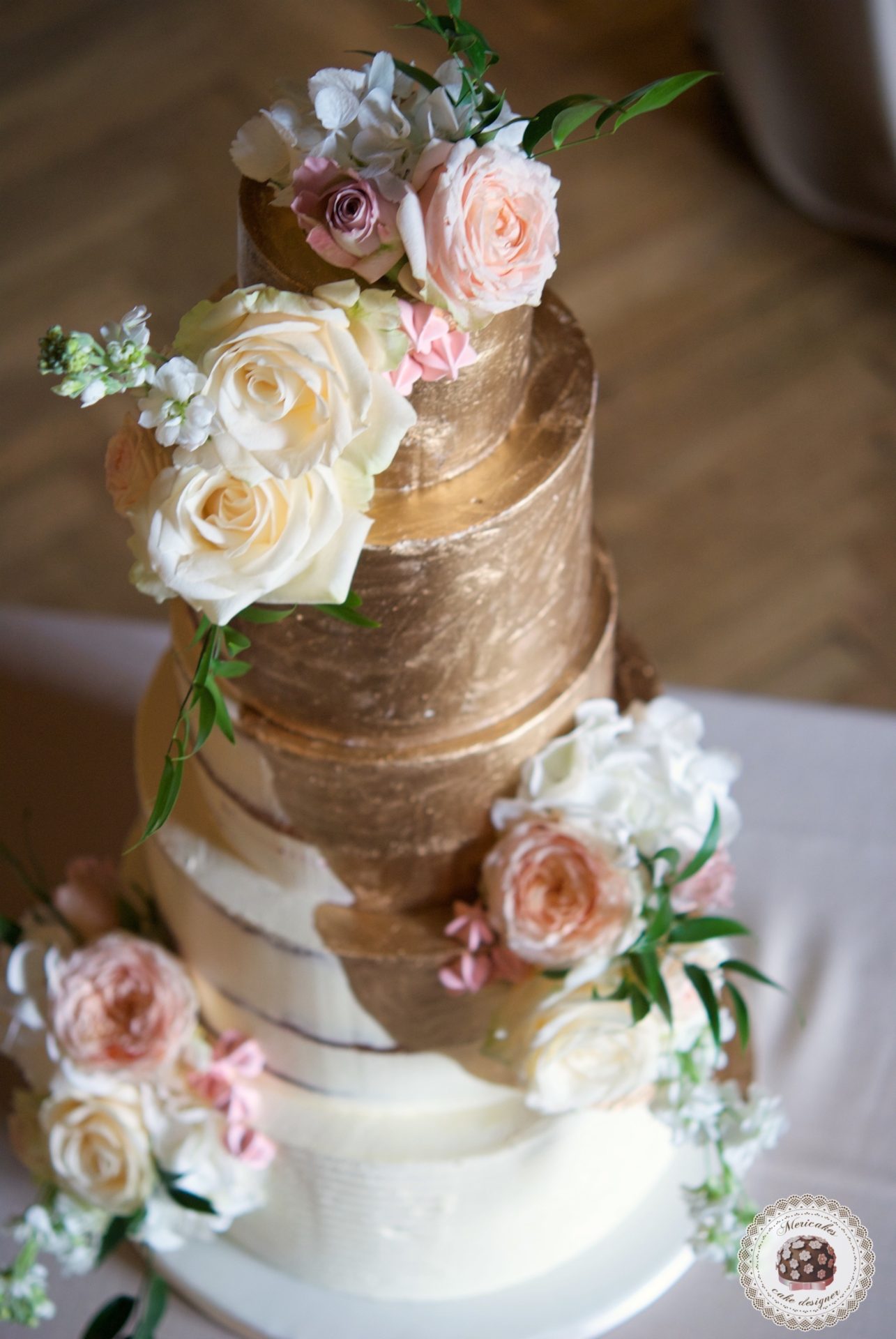 Semi naked cake, gold cake, oro, gold wedding, fresh flowers, mericakes, tartas de boda, wedding cake, la baronia, wedding flowers, roses, cake artist, barcelona, champagne 4