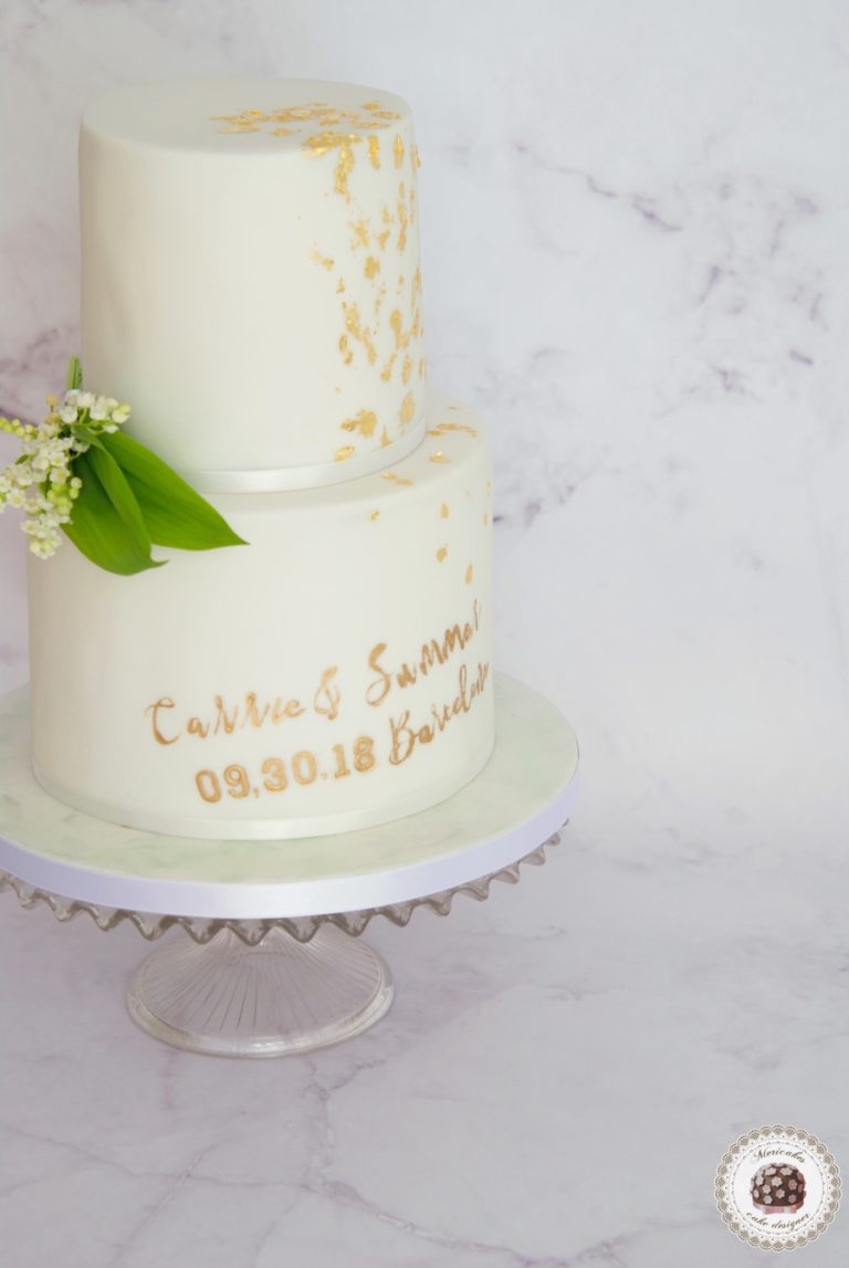 muguet and gold wedding cake