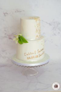 muguet and gold wedding cake