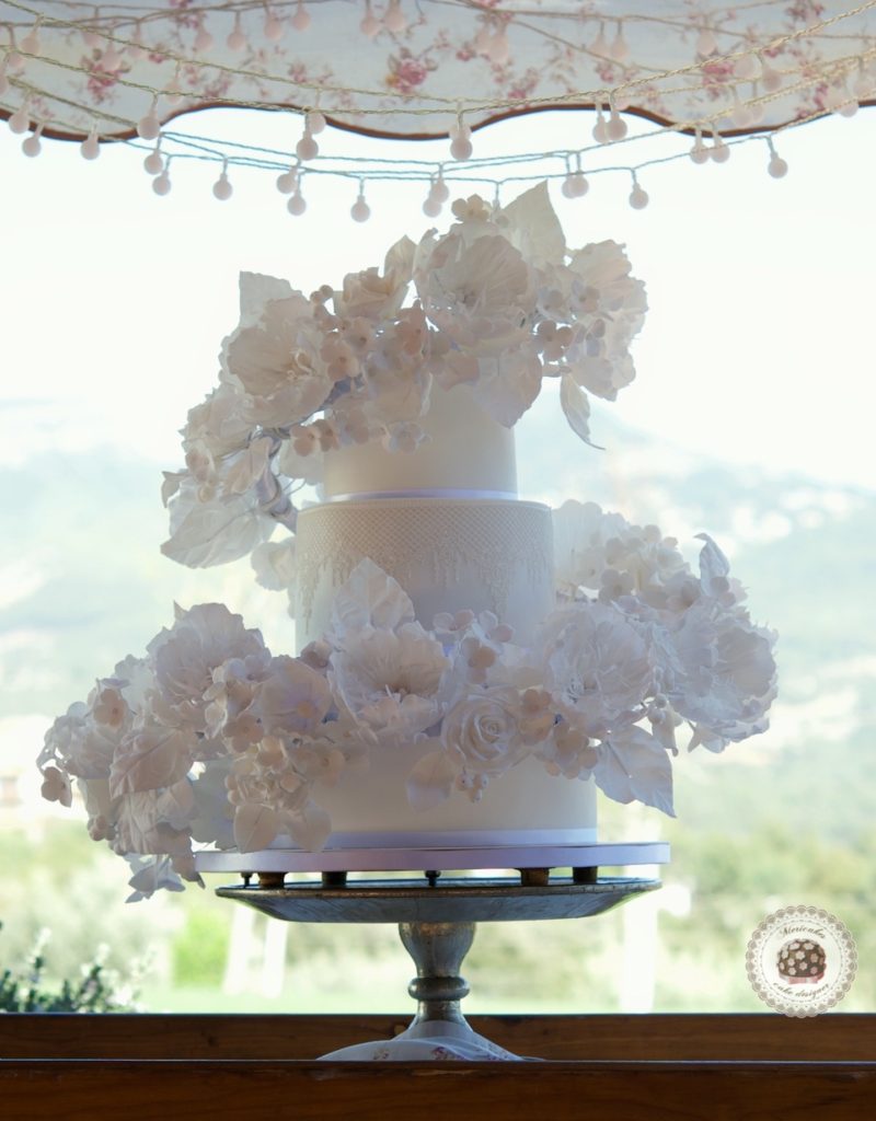 Floating Floral Cascade Wedding Cake Luxury Wedding Cake Tartas De Boda Flores De Azucar