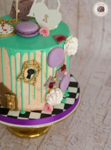 Drip Cake Alice in wonderland