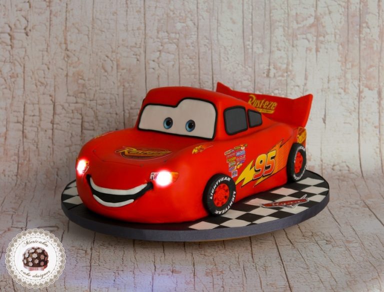 Rayo mcqueen cake