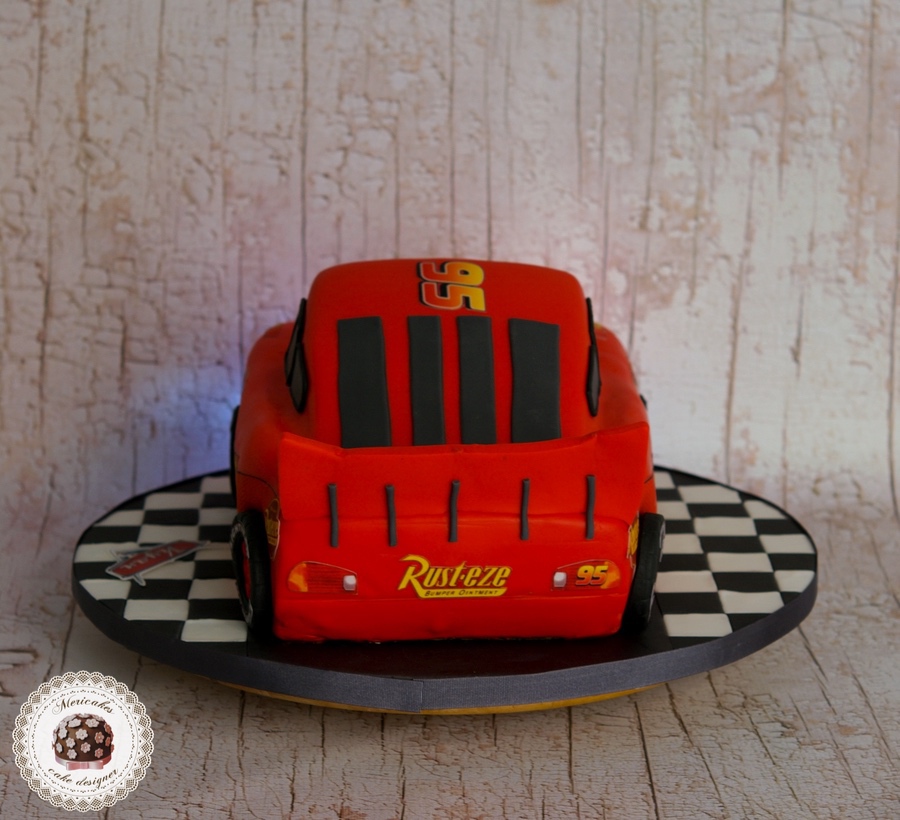TARTA COCHE RAYO MCQUEEN, CARS - Decorated Cake by - CakesDecor